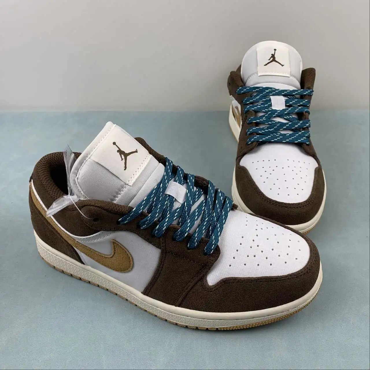 Air Jordan 1 Low FB2216-200 thumbnail 2