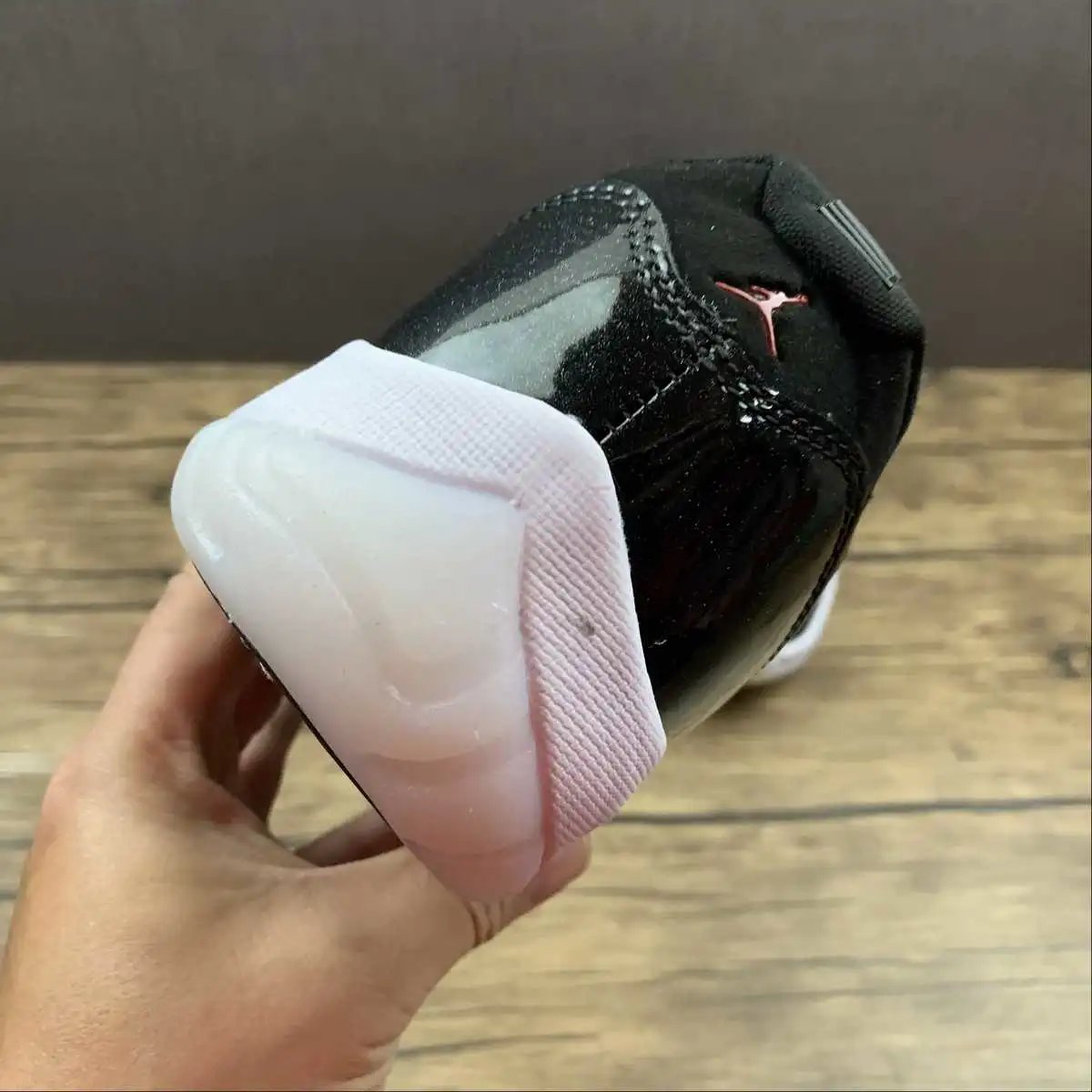 Air Jordan 11 AV2187-001 10