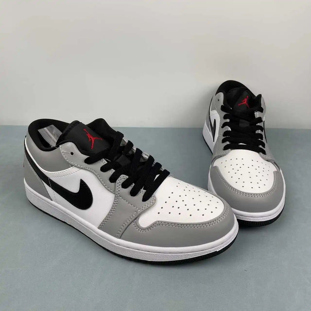 Air Jordan 1 Low 553558-030 thumbnail 2