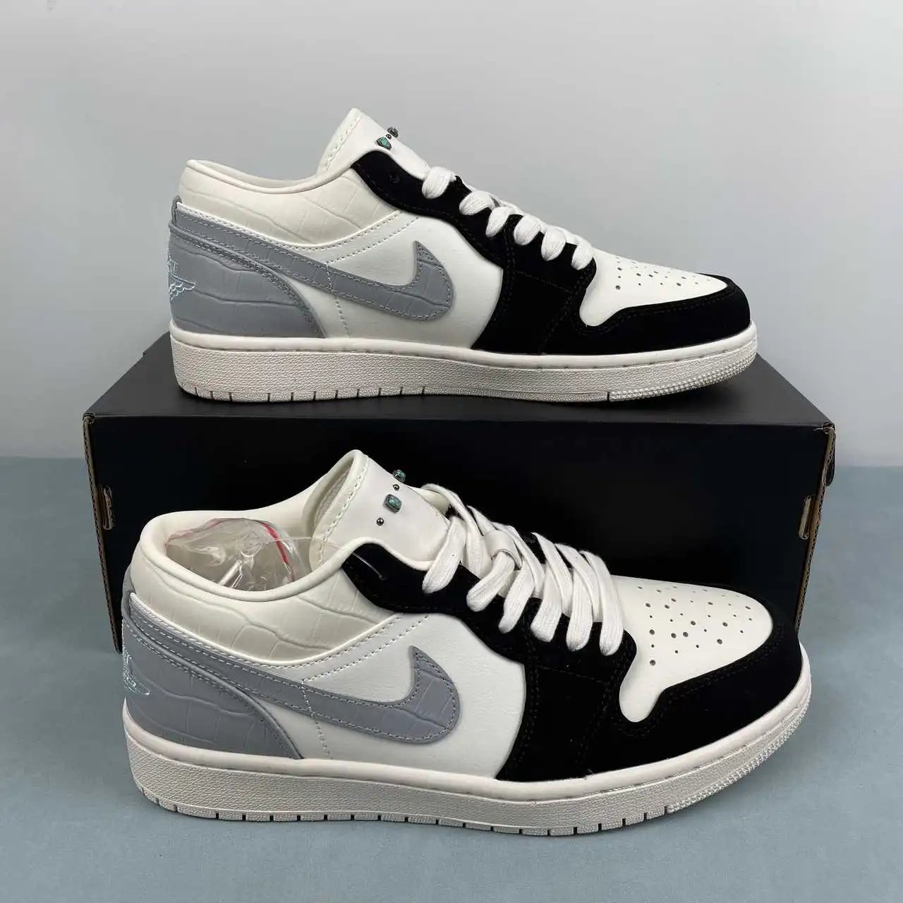 Air Jordan 1 Low IO2242-101