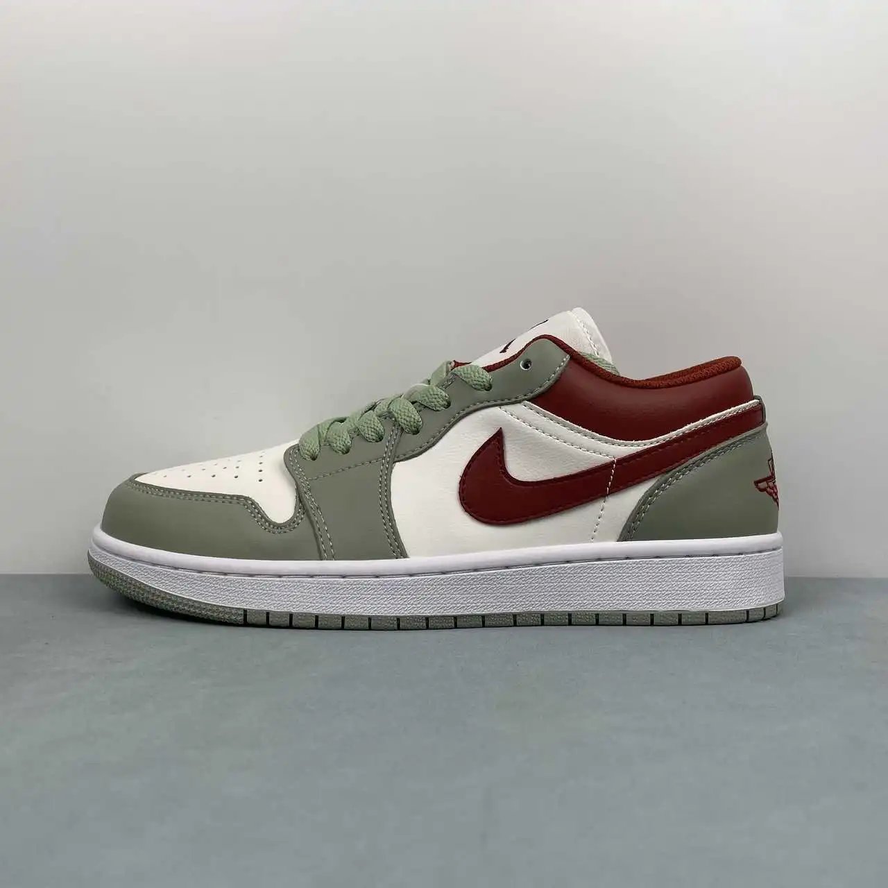 Air Jordan 1 Low 553558-133 5