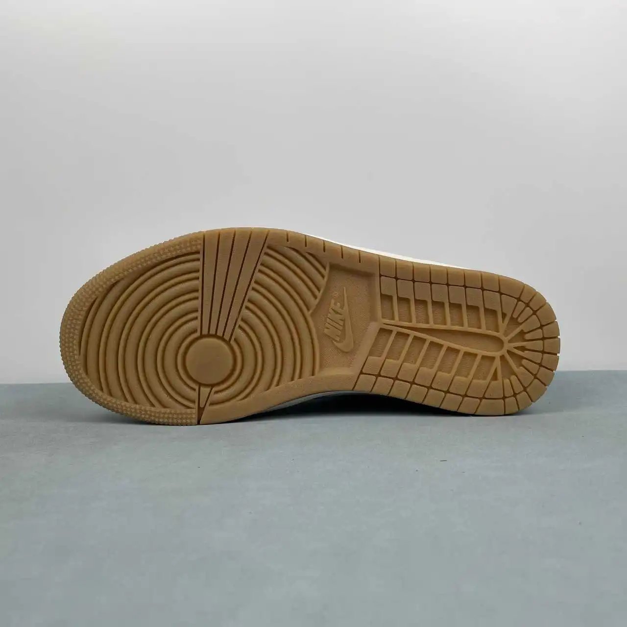 Air Jordan 1 Low HQ2004-400 11