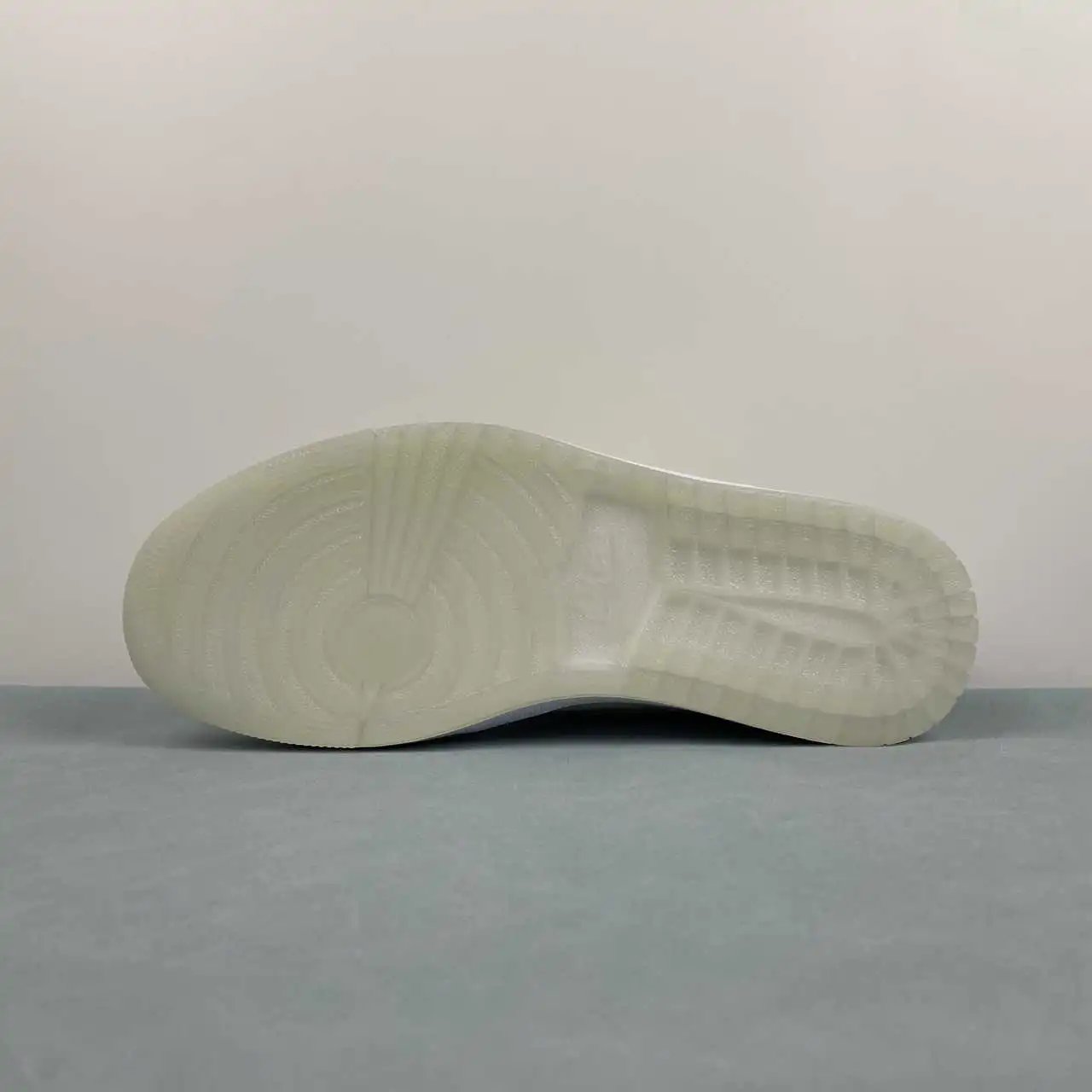 Air Jordan 1 Low HF4078-100 11