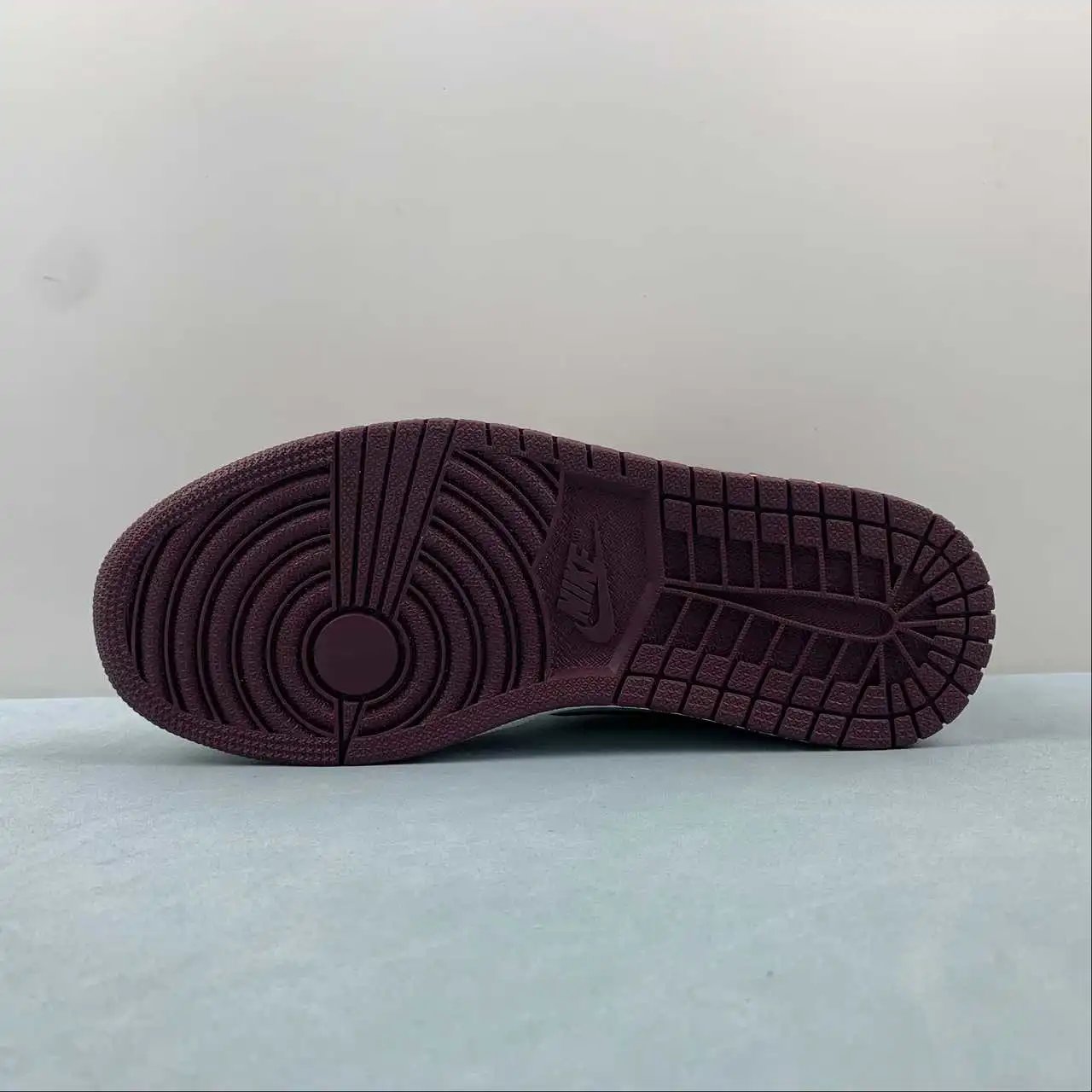 Air Jordan 1 Low 553560-068 11