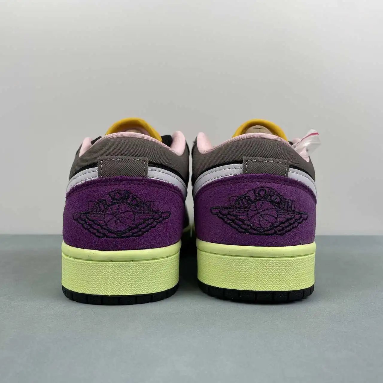 Air Jordan 1 Low HQ2010-005 thumbnail 4