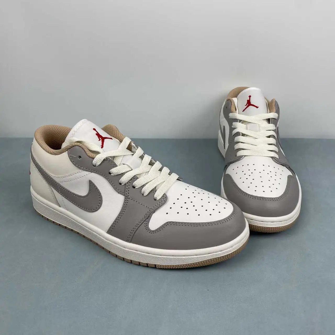 Air Jordan 1 Low 553558-169 thumbnail 2