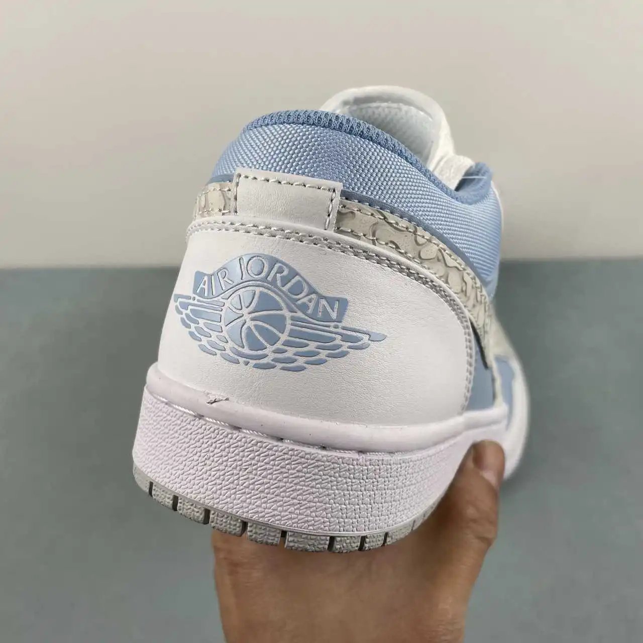 Air Jordan 1 Low IB7692-400 8