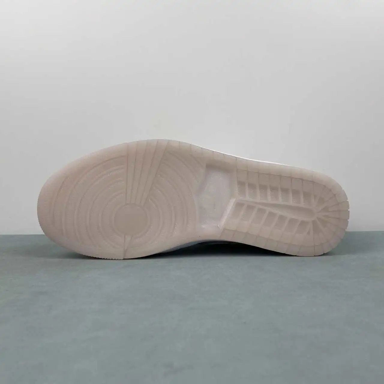 Air Jordan 1 Low HF4080-001 11