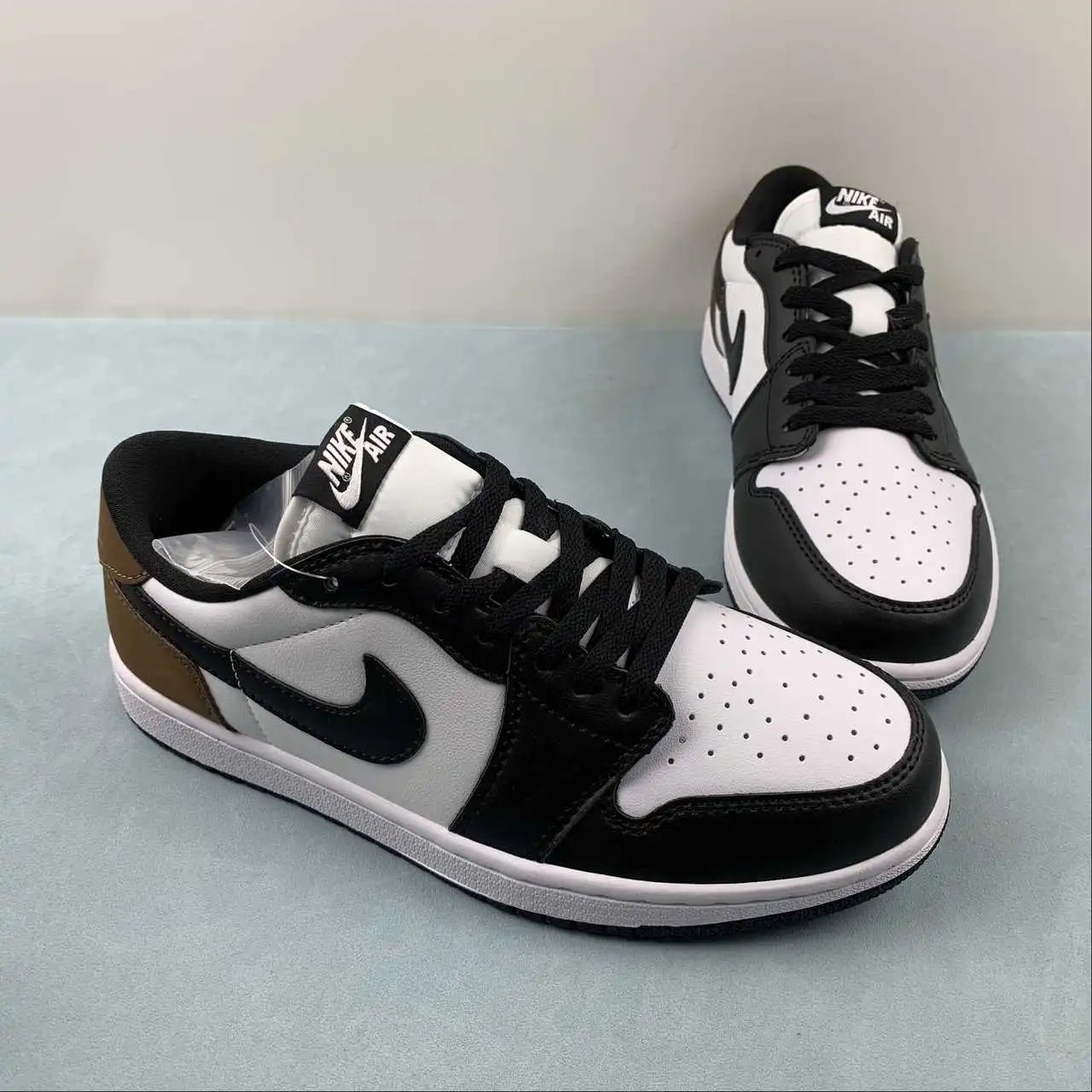 Air Jordan 1 Low CZ0790-102 thumbnail 2