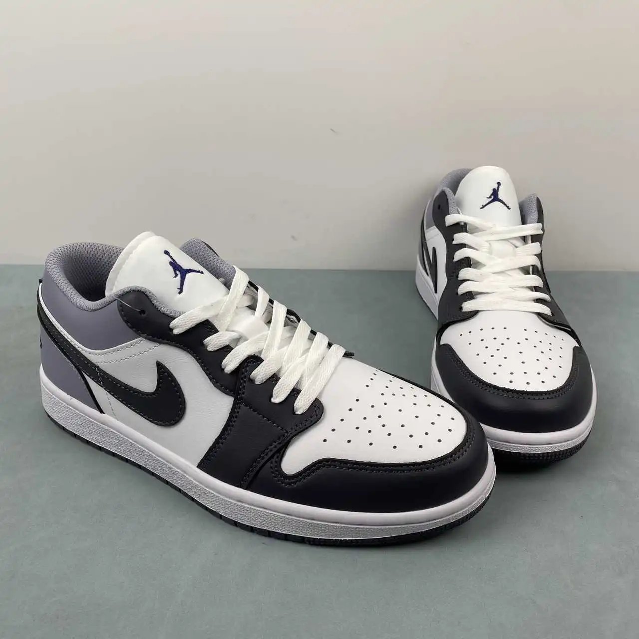 Air Jordan 1 Low 553558-145 thumbnail 2