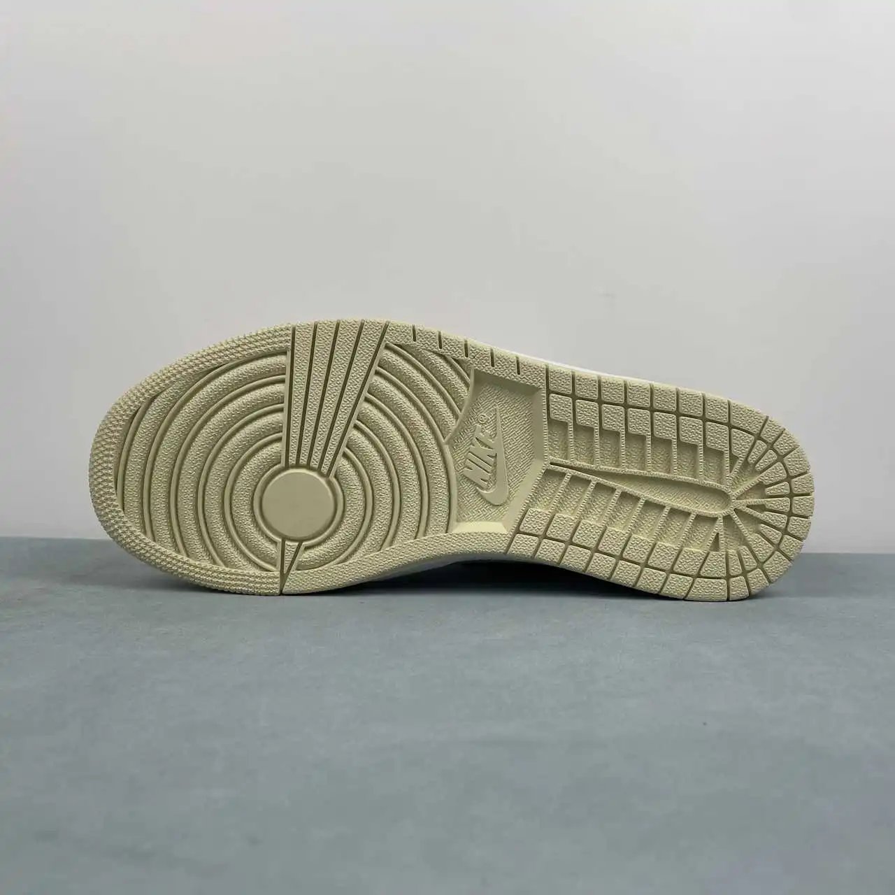 Air Jordan 1 Low HV6530-100 11