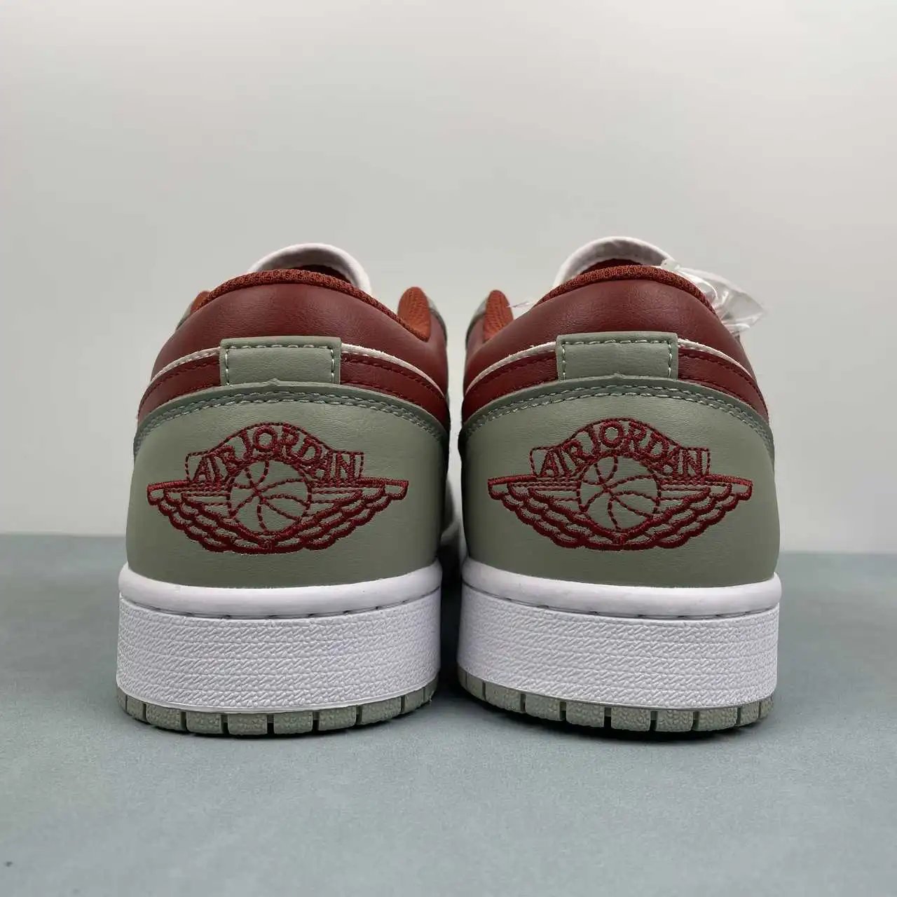 Air Jordan 1 Low 553558-133 thumbnail 4