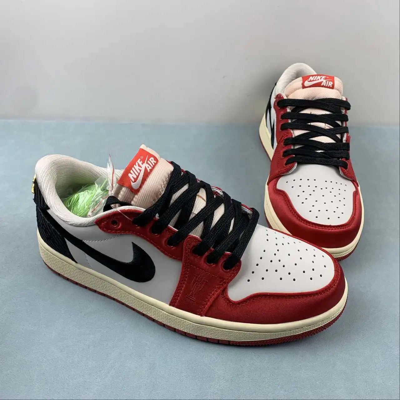 Air Jordan 1 Low FN0432-100 thumbnail 3
