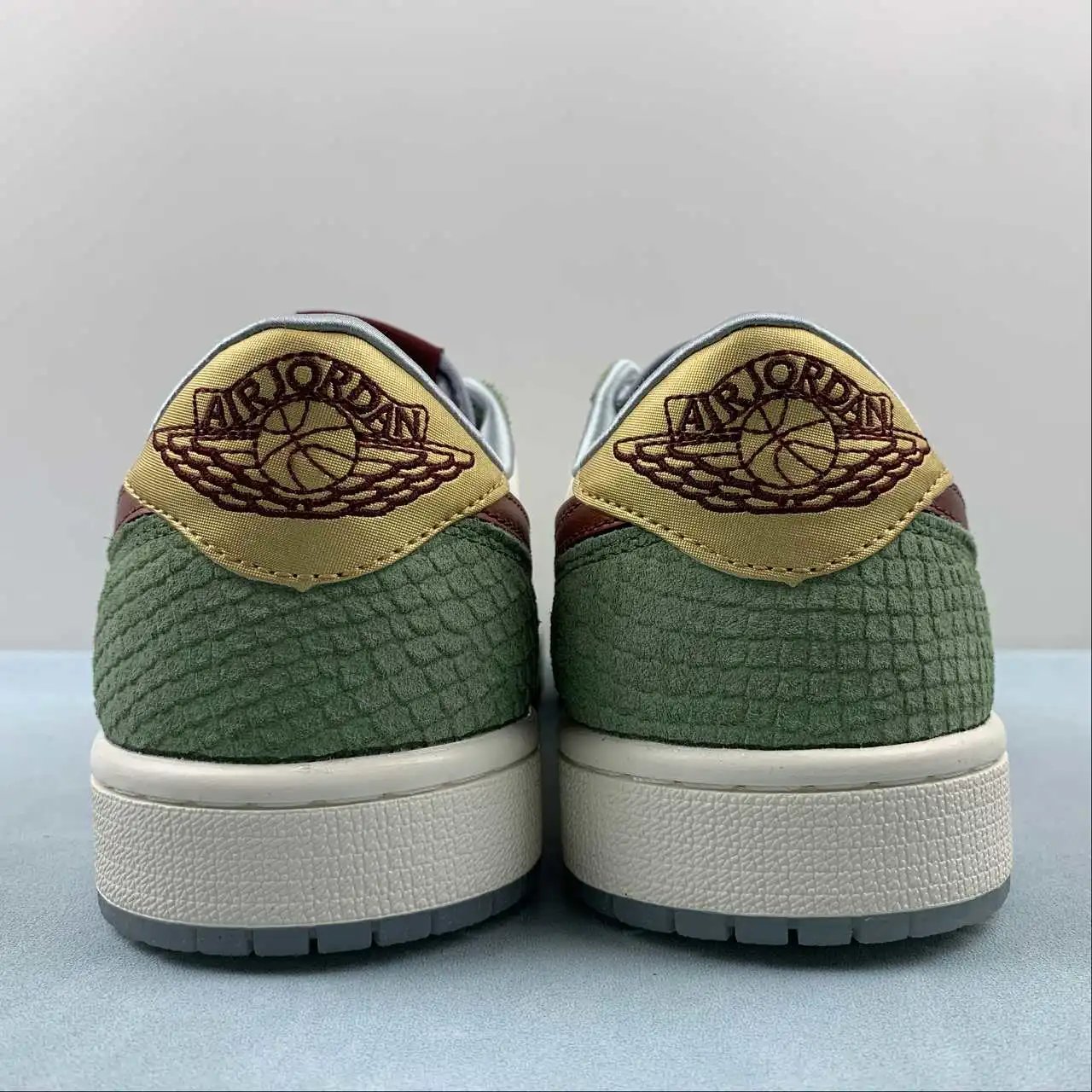 Air Jordan 1 Low FN3727-100 thumbnail 4