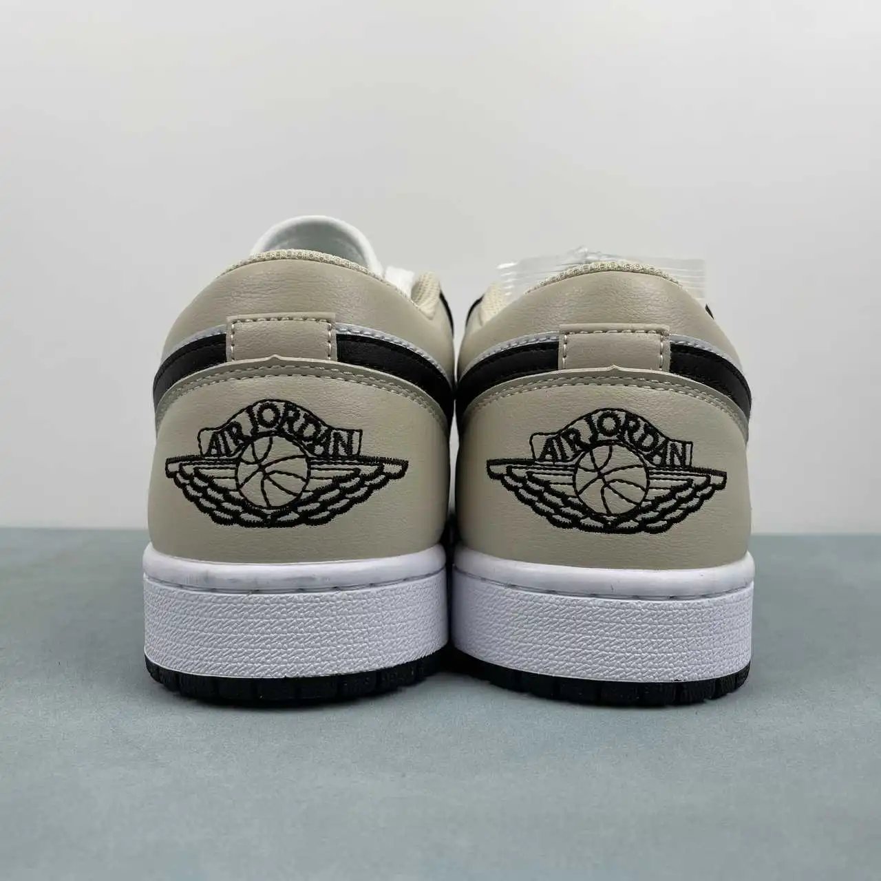 Air Jordan 1 Low 553558-153 thumbnail 4