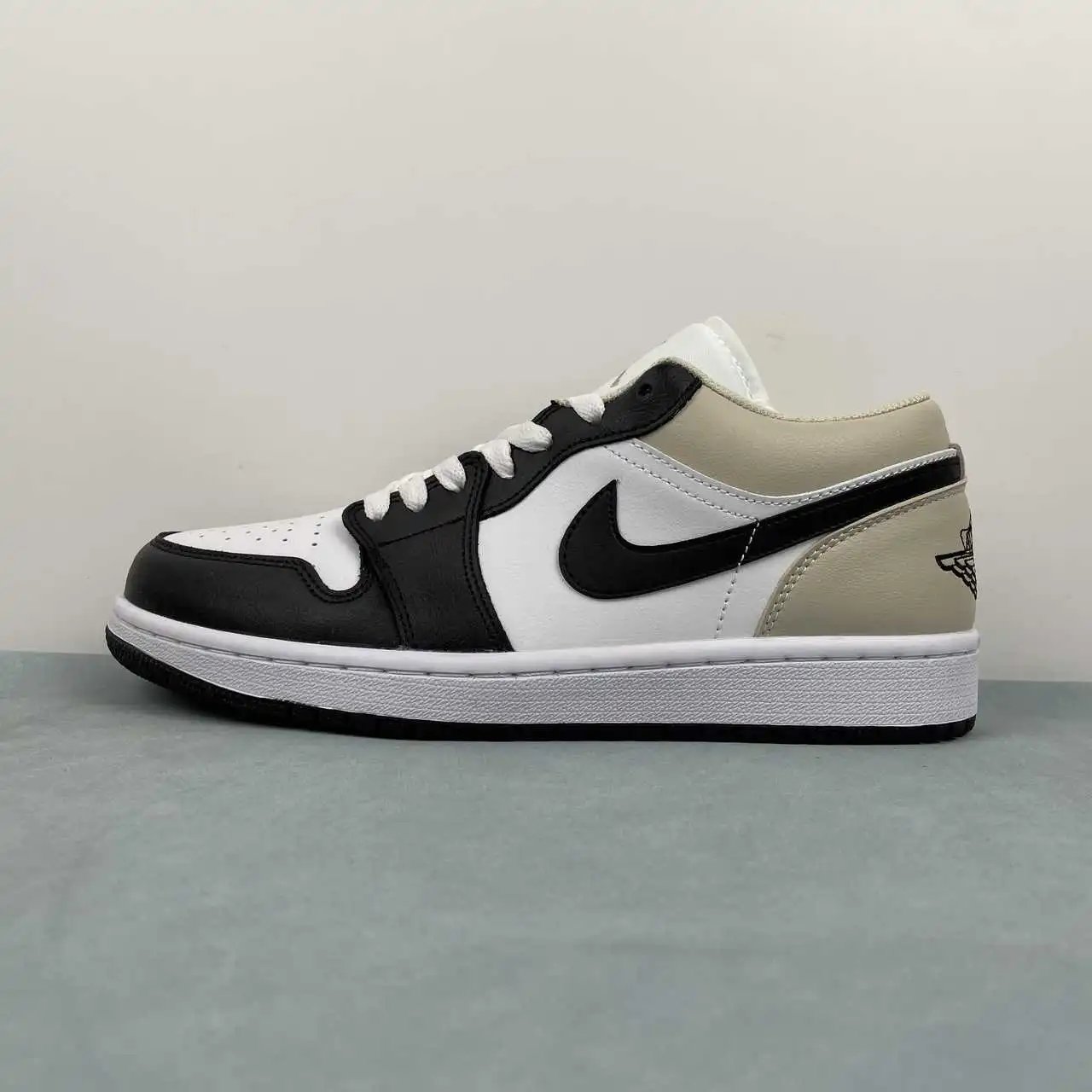 Air Jordan 1 Low 553558-153 5