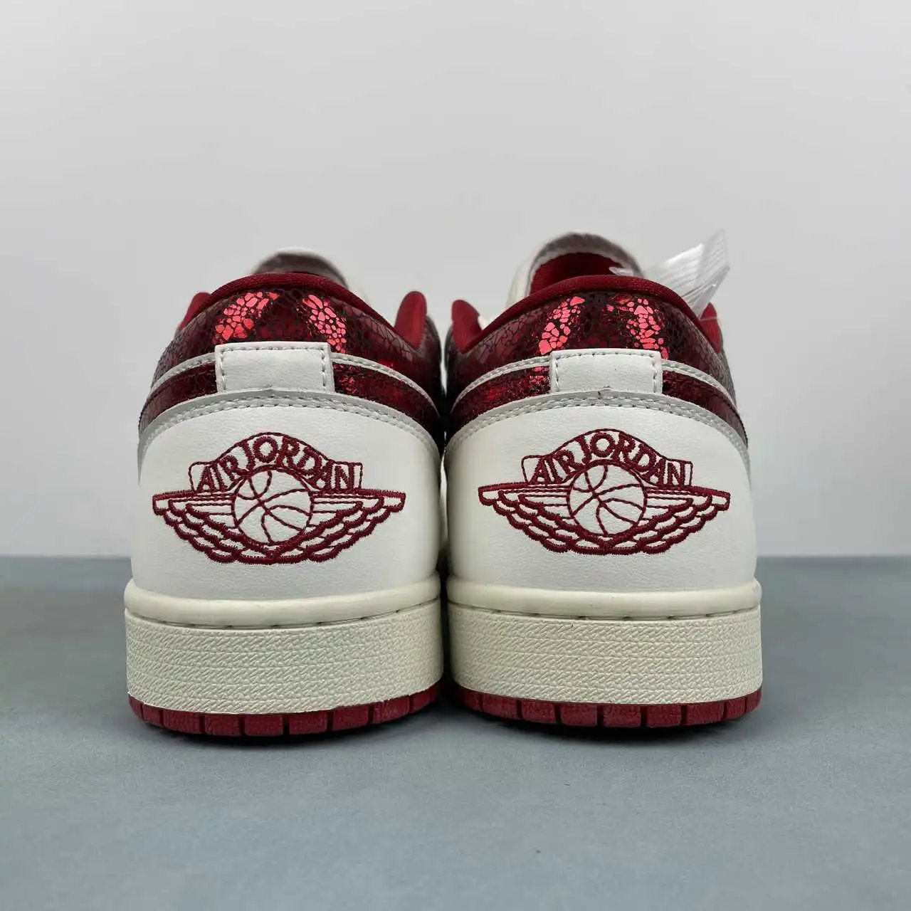 Air Jordan 1 Low HJ9338-106 thumbnail 4