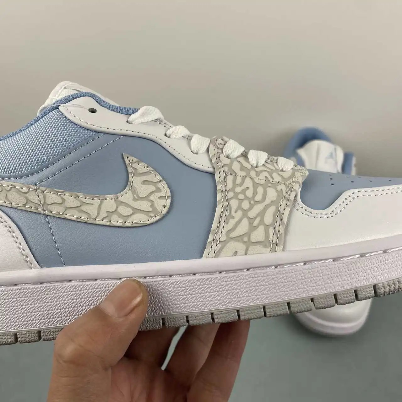 Air Jordan 1 Low IB7692-400 9