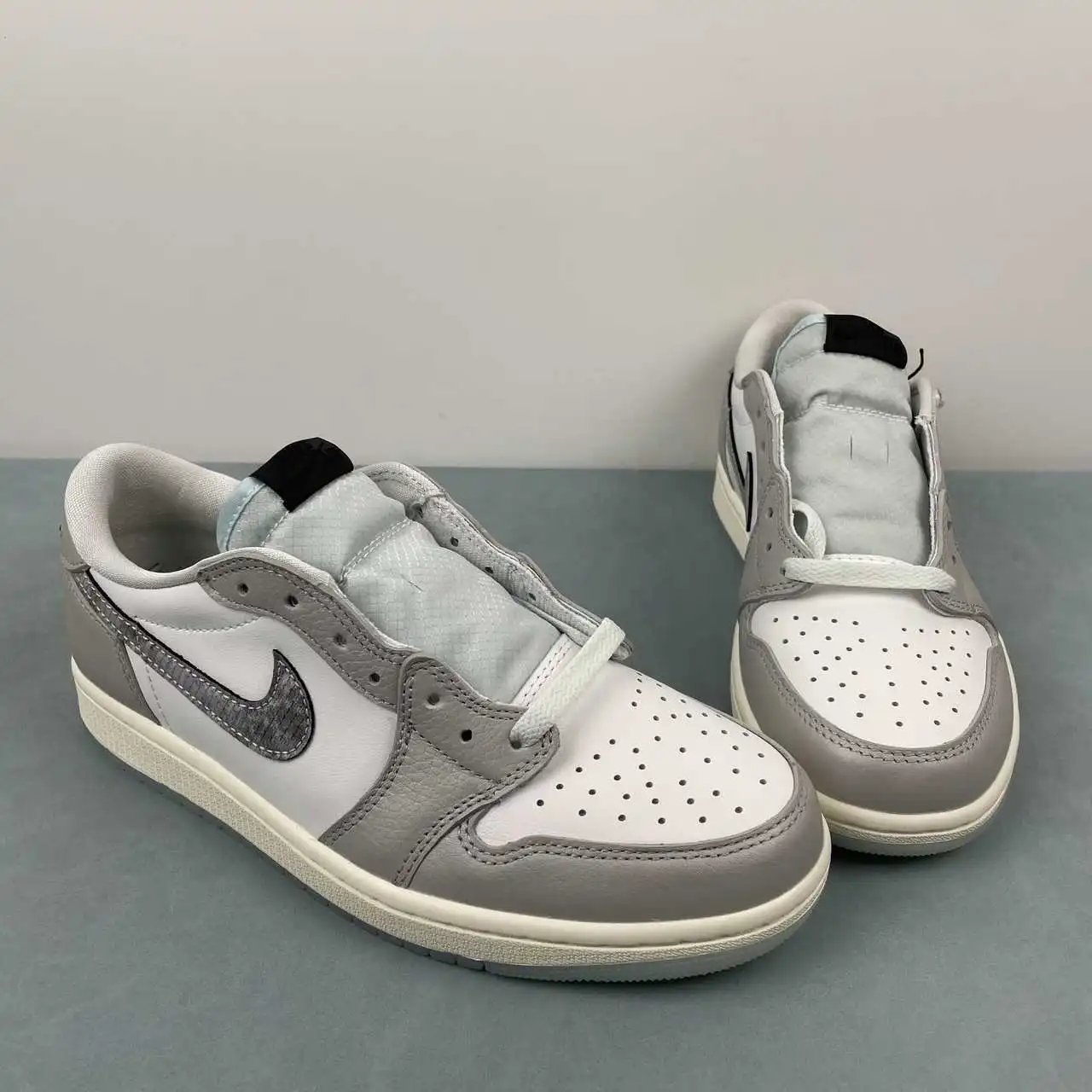 Air Jordan 1 Low HF3144-100 thumbnail 2