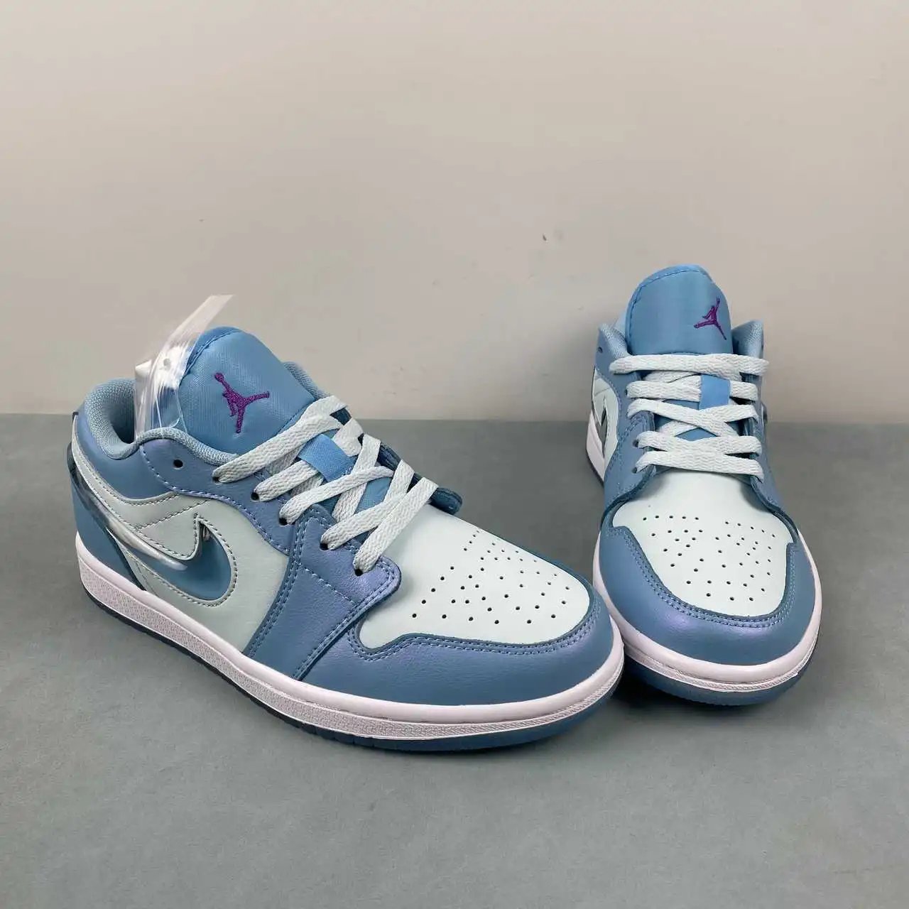 Air Jordan 1 Low FN7366-400 thumbnail 2