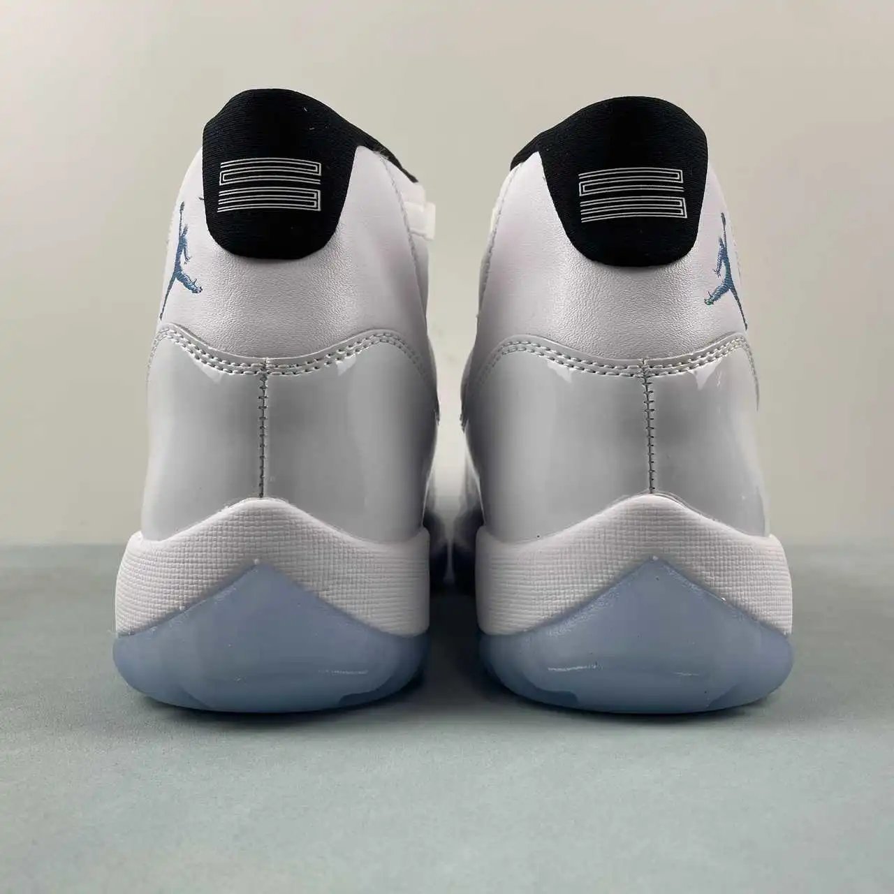 Air Jordan 11 CT8012-104 thumbnail 3