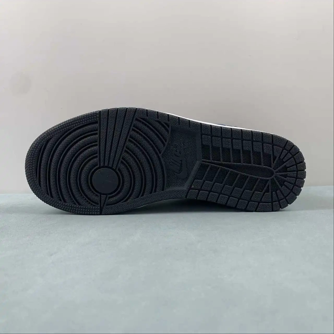 Air Jordan 1 Low DC0774-040 11