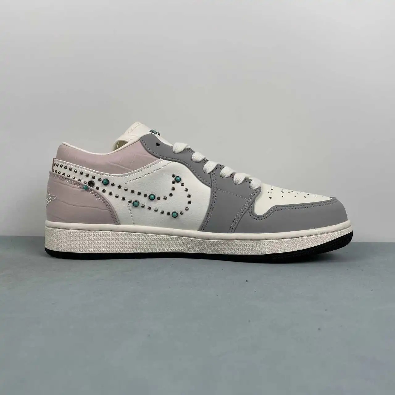 Air Jordan 1 Low IH7319-001 6