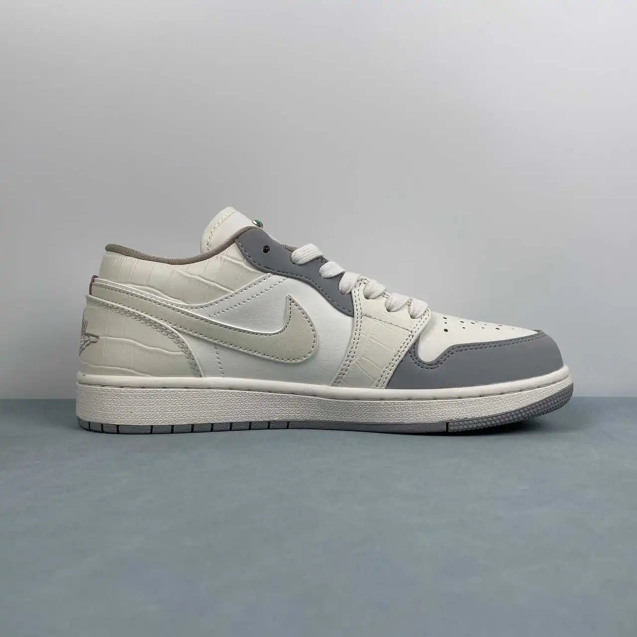 Air Jordan 1 Low IH7323-100 6