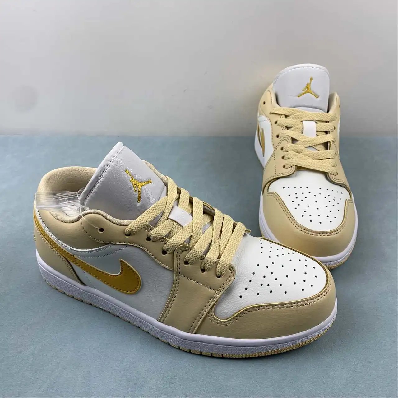 Air Jordan 1 Low DC0774-170 thumbnail 2