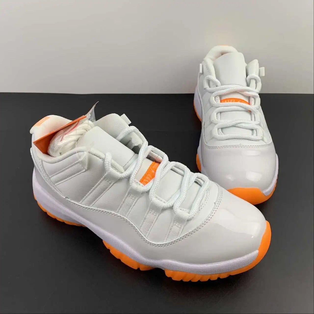 Air Jordan 11 AH7860-139 thumbnail 2