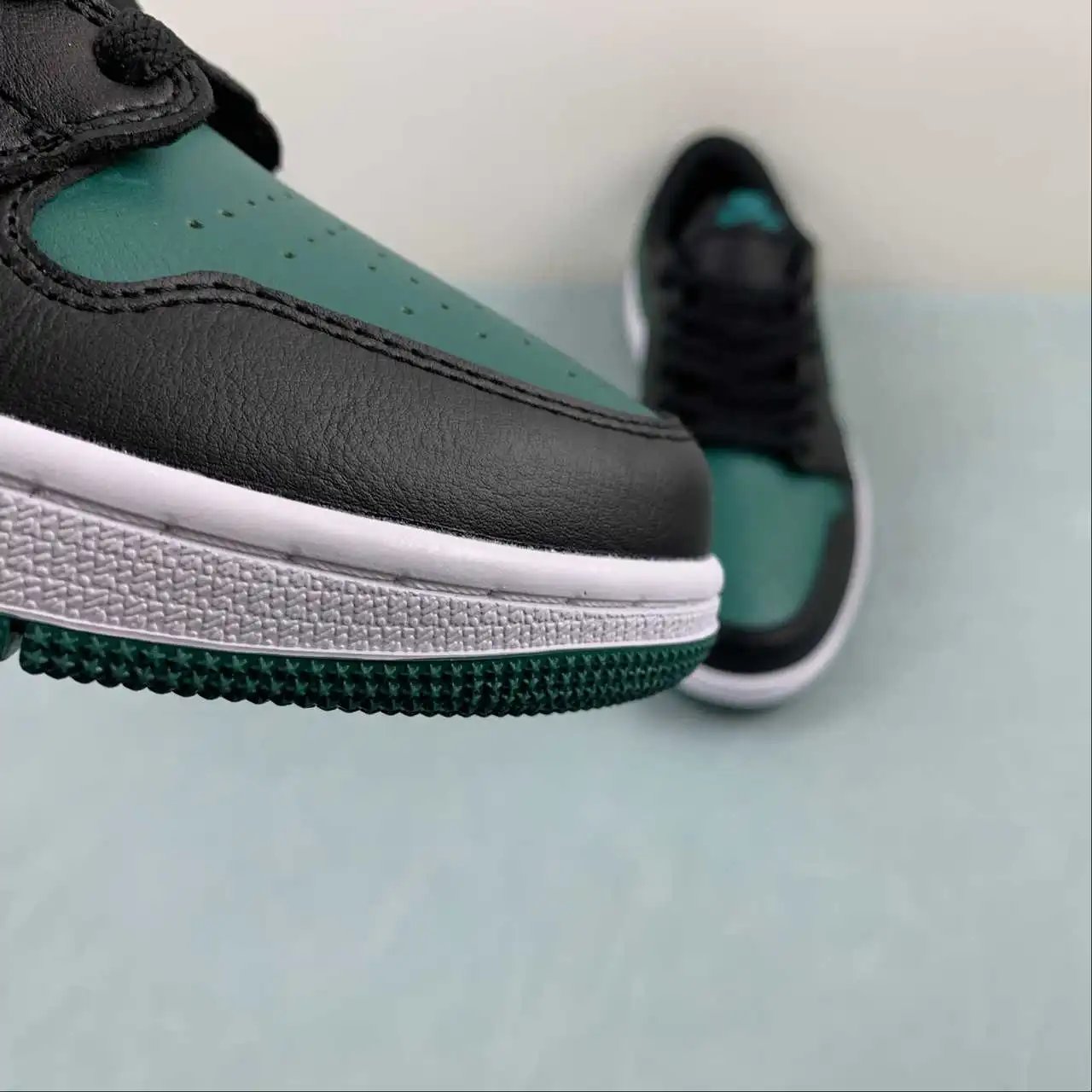 Air Jordan 1 Low CZ0775-036 7