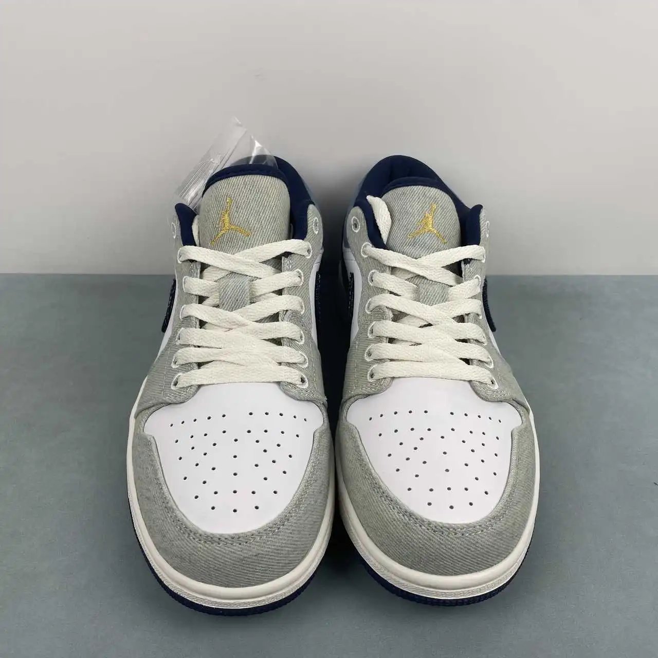 Air Jordan 1 Low IH0648-141 thumbnail 3
