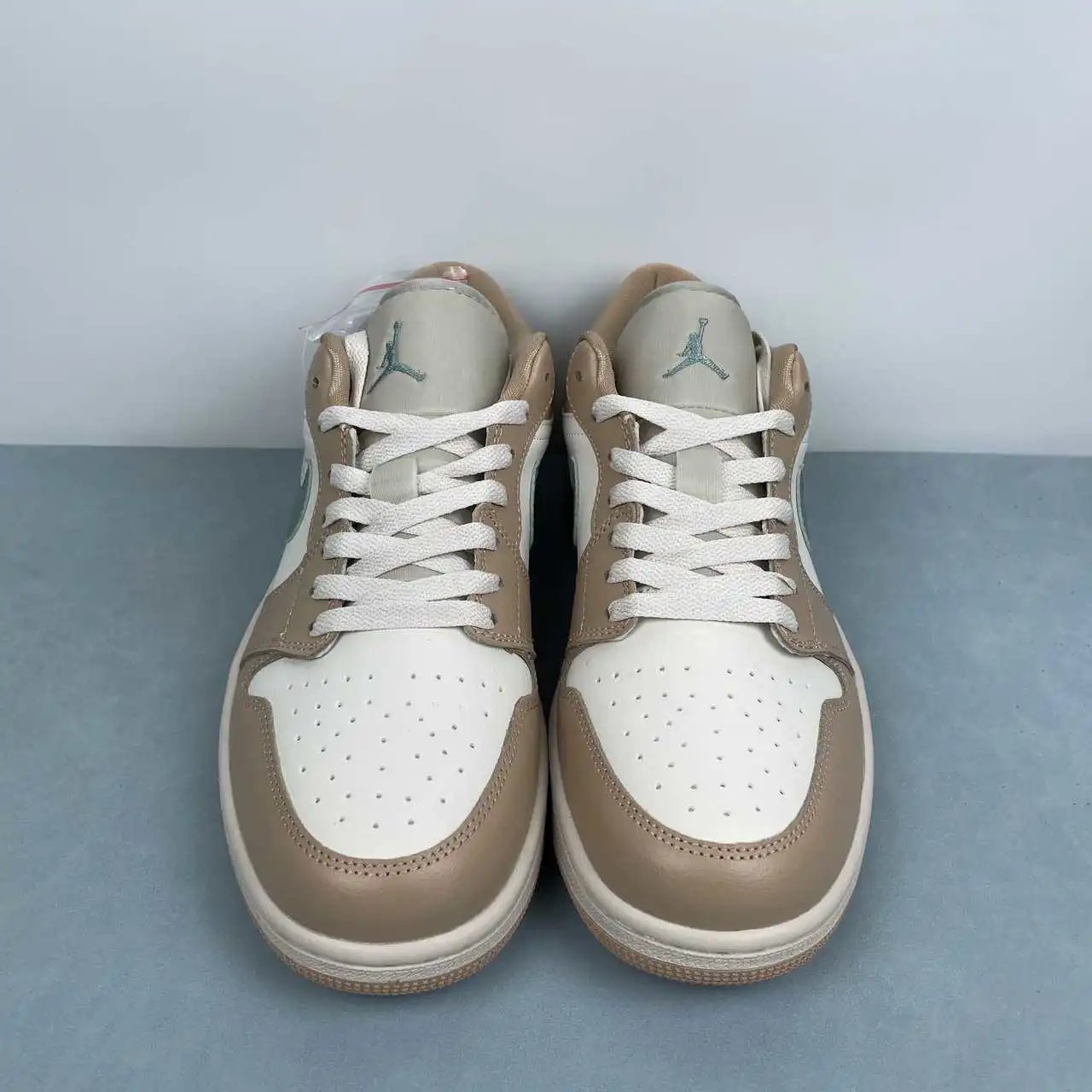 Air Jordan 1 Low DC0774-130 thumbnail 3