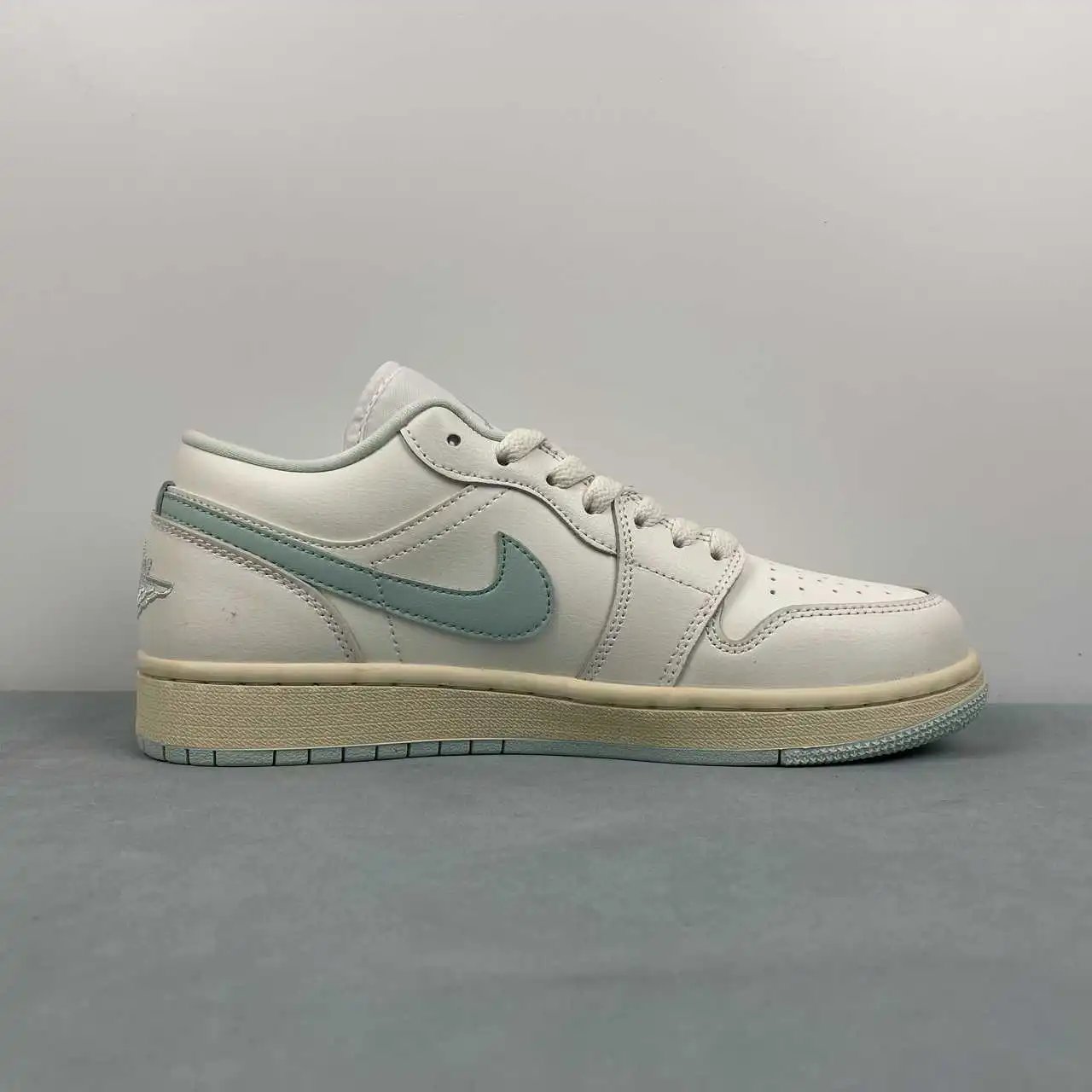 Air Jordan 1 Low DC0774-134 6