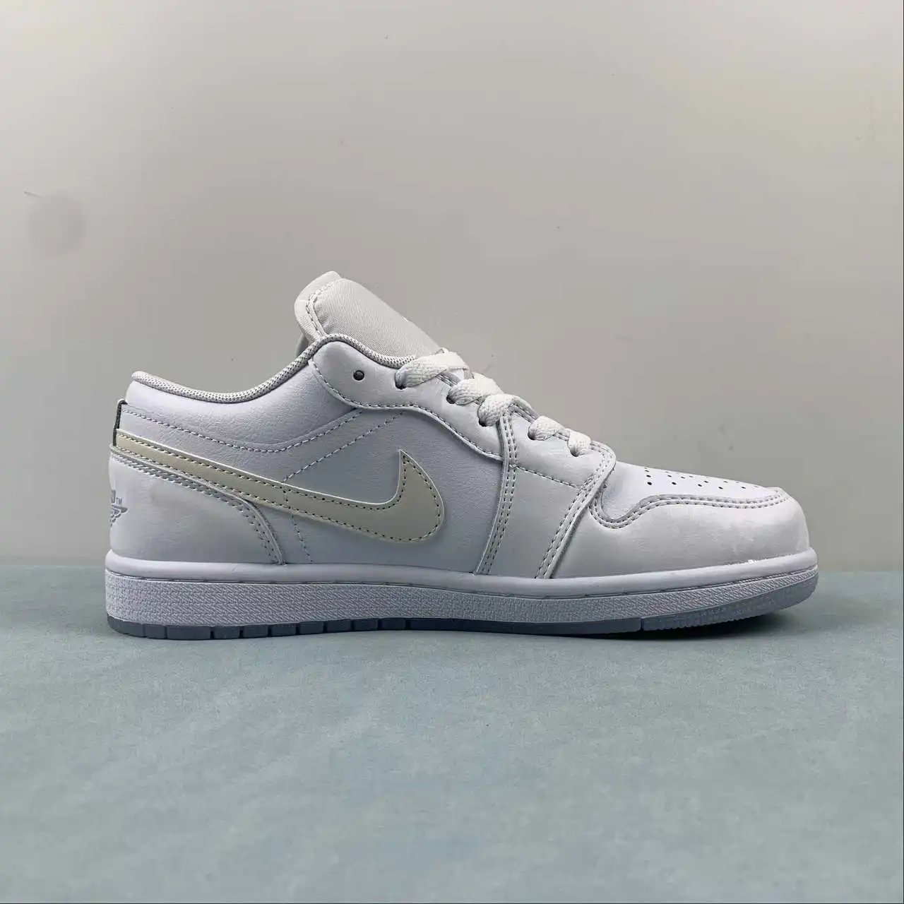 Air Jordan 1 Low FQ9112-100 6