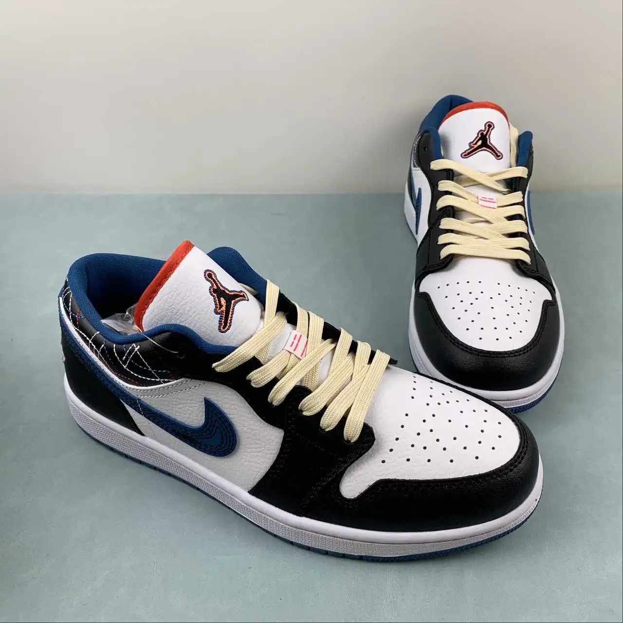 Air Jordan 1 Low FV3622-141 thumbnail 2