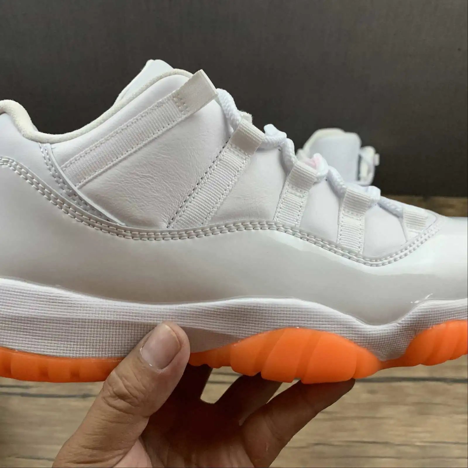 Air Jordan 11 AH7860-139 9
