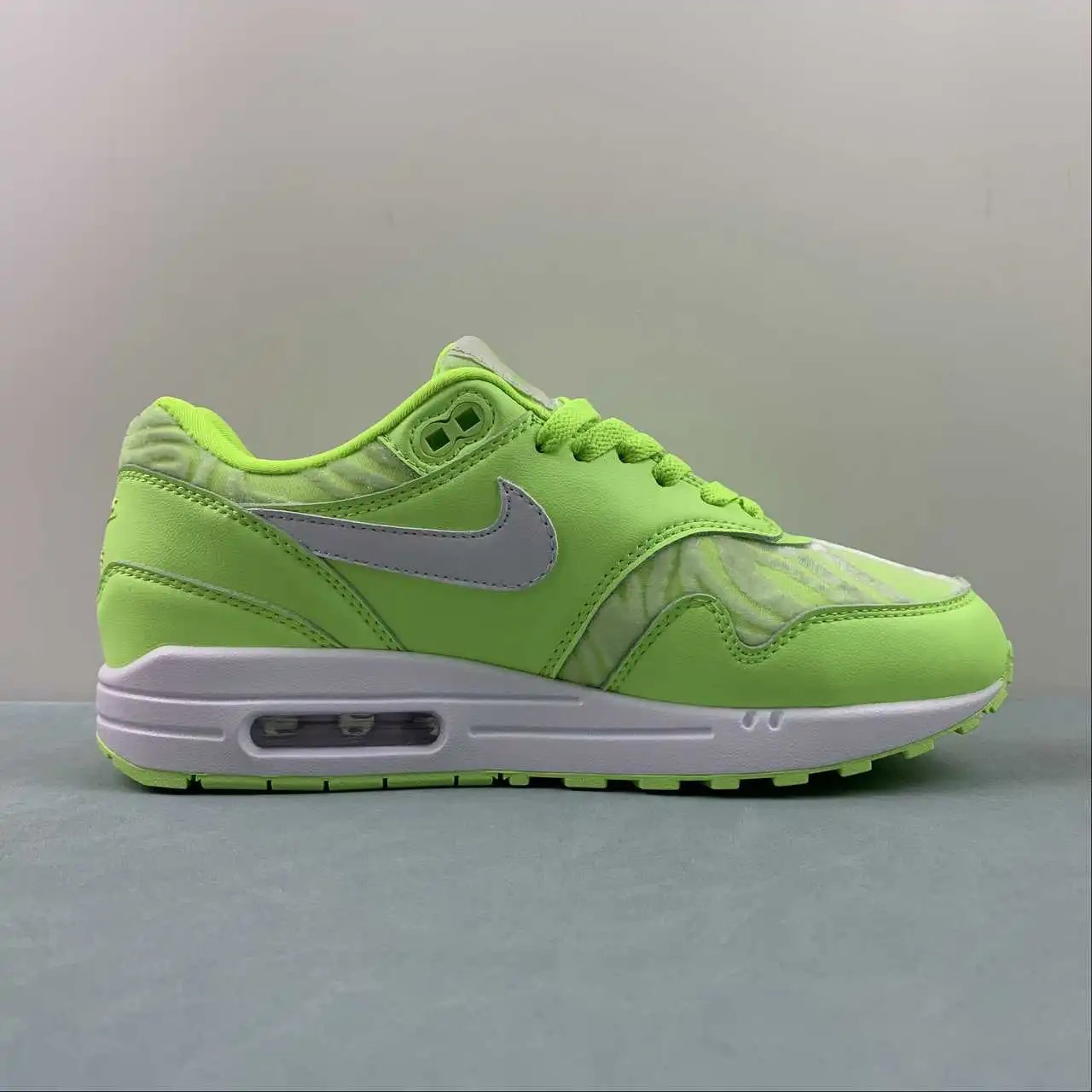 Nike Air Max1 FN6832-702 thumbnail 4