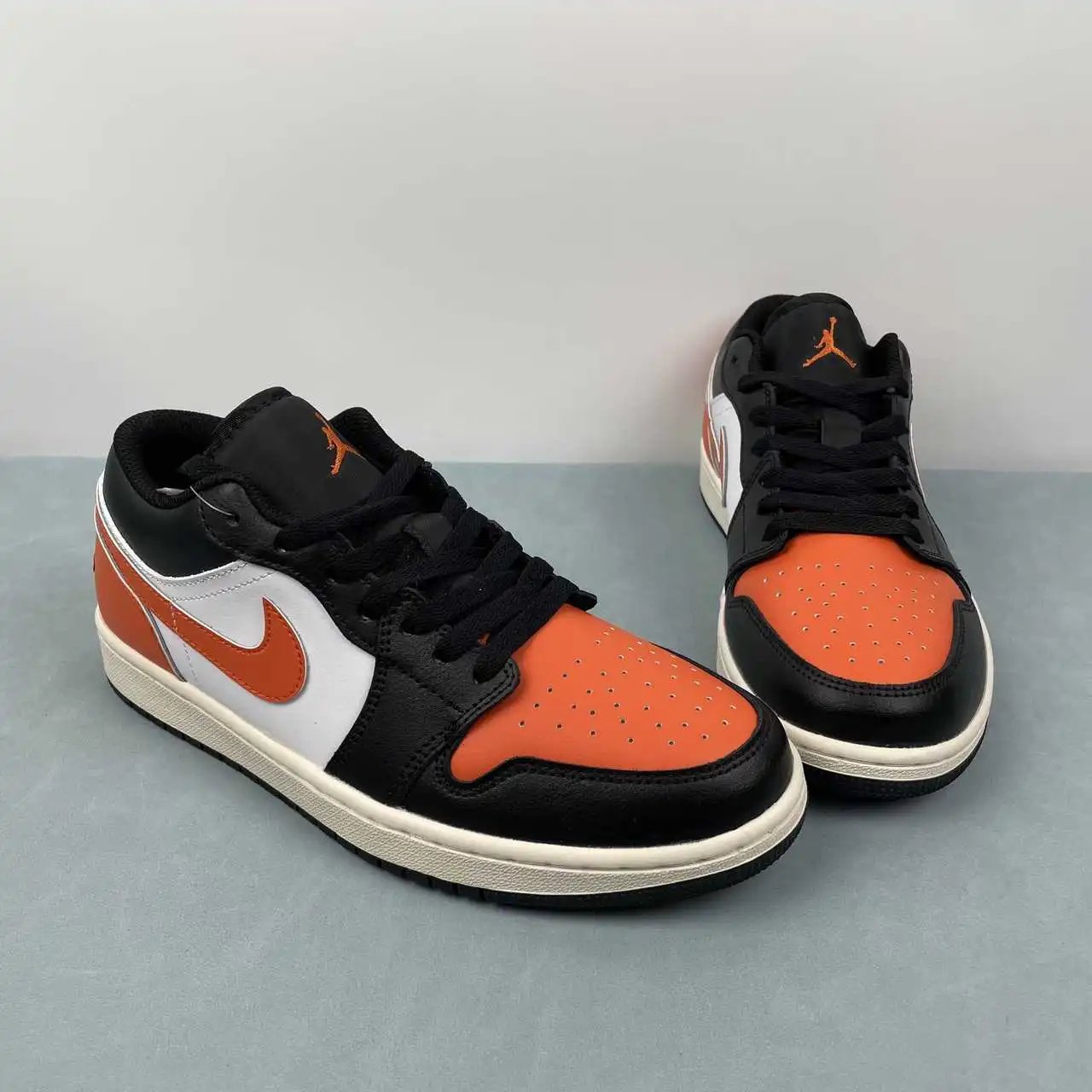 Air Jordan 1 Low 553558-081 thumbnail 2