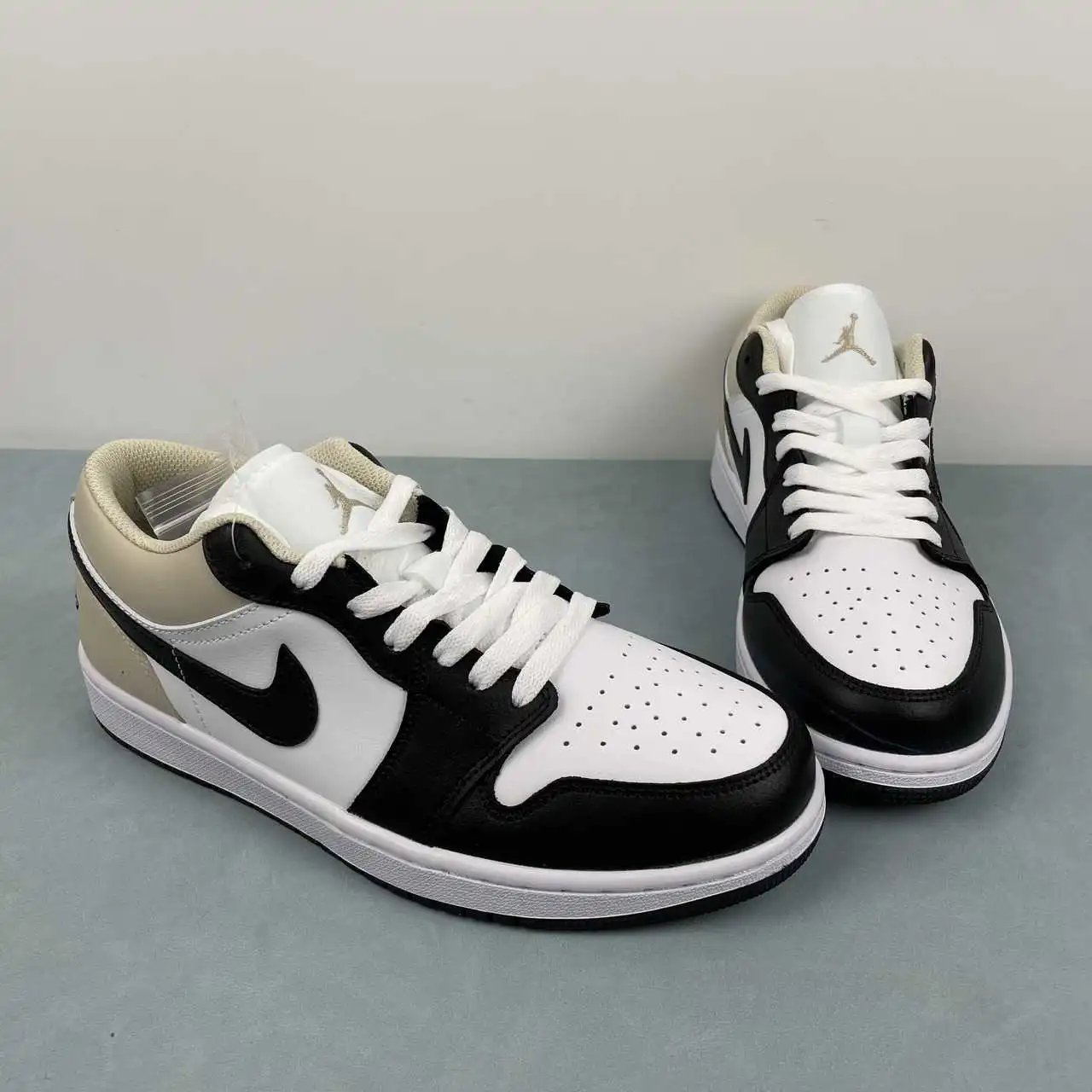 Air Jordan 1 Low 553558-153 thumbnail 2