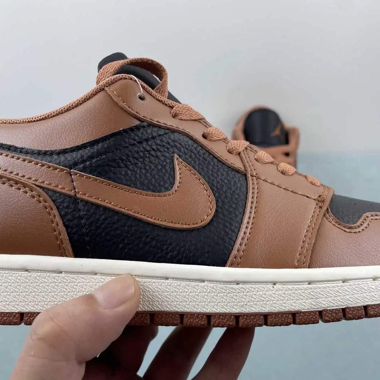 Air Jordan 1 Low DC0774-021 9