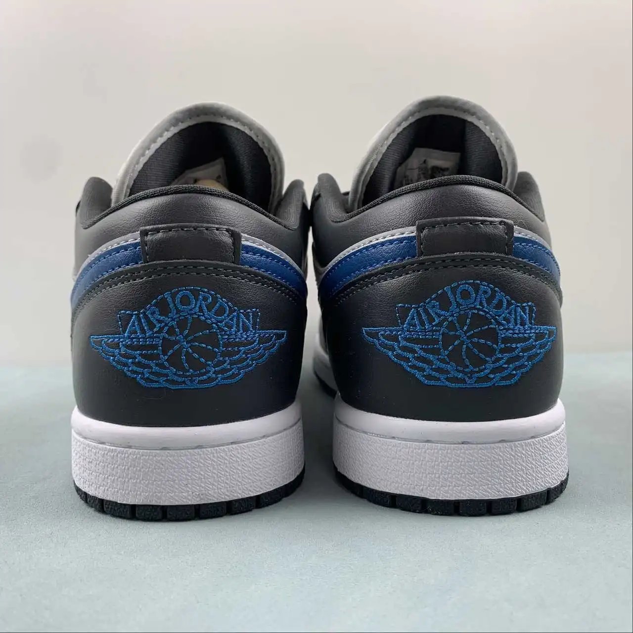 Air Jordan 1 Low DC0774-040 thumbnail 4