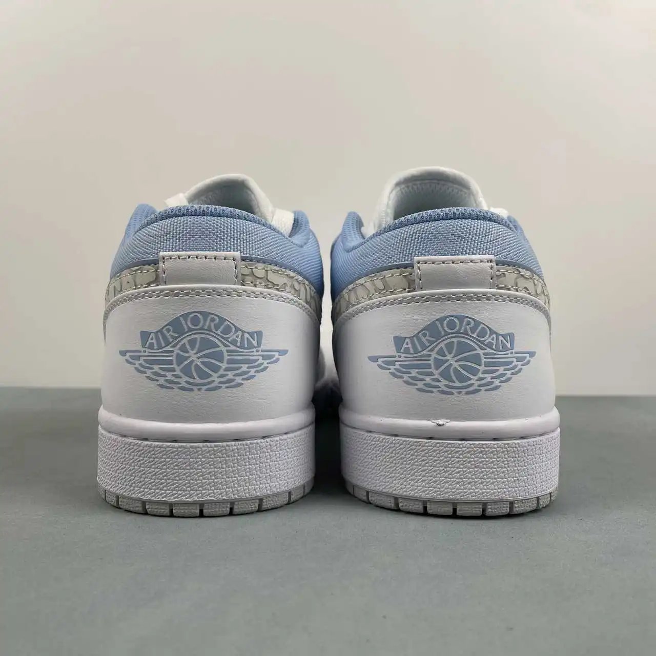 Air Jordan 1 Low IB7692-400 thumbnail 4