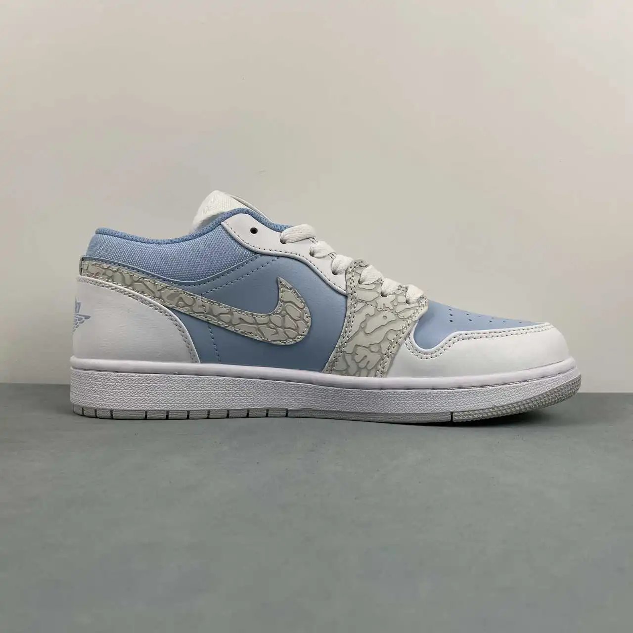 Air Jordan 1 Low IB7692-400 6