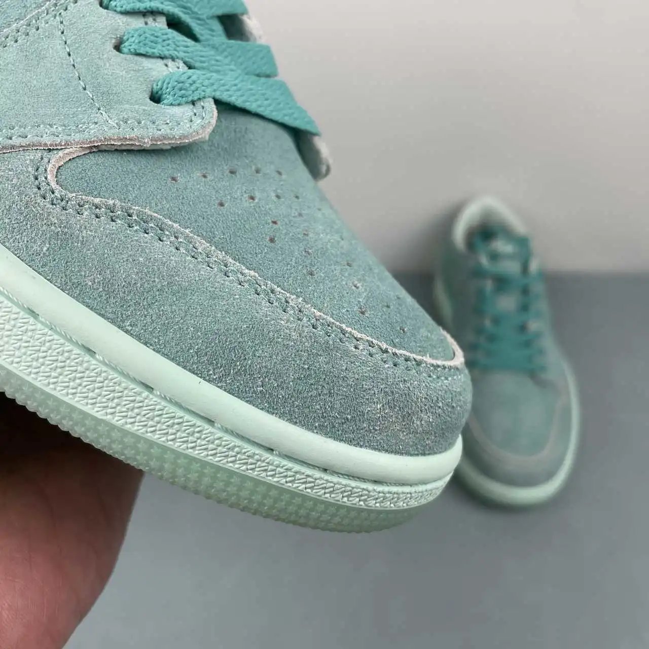 Air Jordan 1 Low HQ8111-300 7