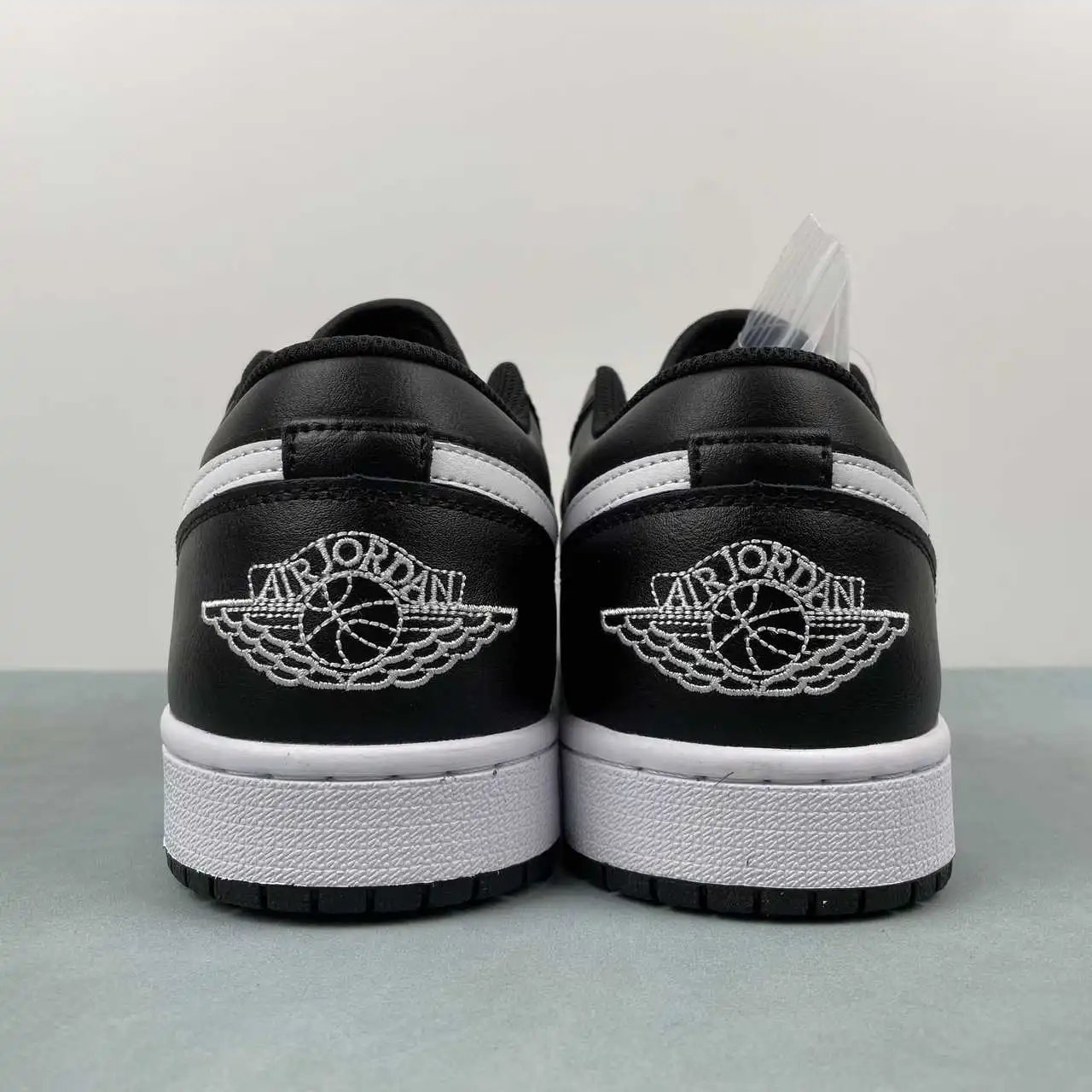 Air Jordan 1 Low 553558-043 thumbnail 4