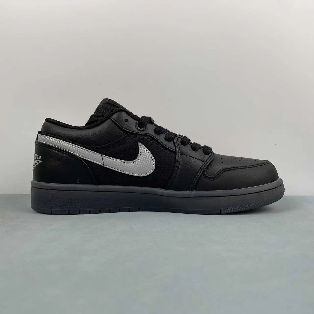 Air Jordan 1 Low HV5968-001 6