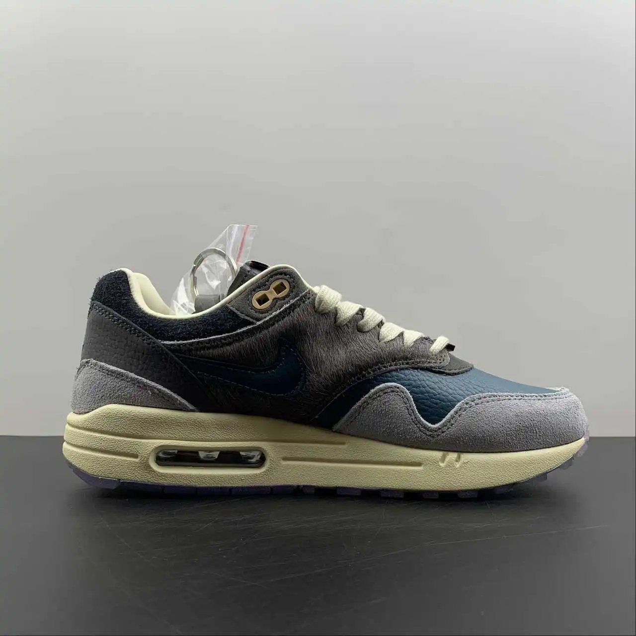 Nike Air Max1 DQ8475-001 thumbnail 4