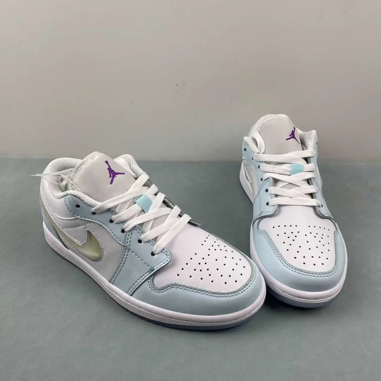 Air Jordan 1 Low HJ3481-491 thumbnail 2