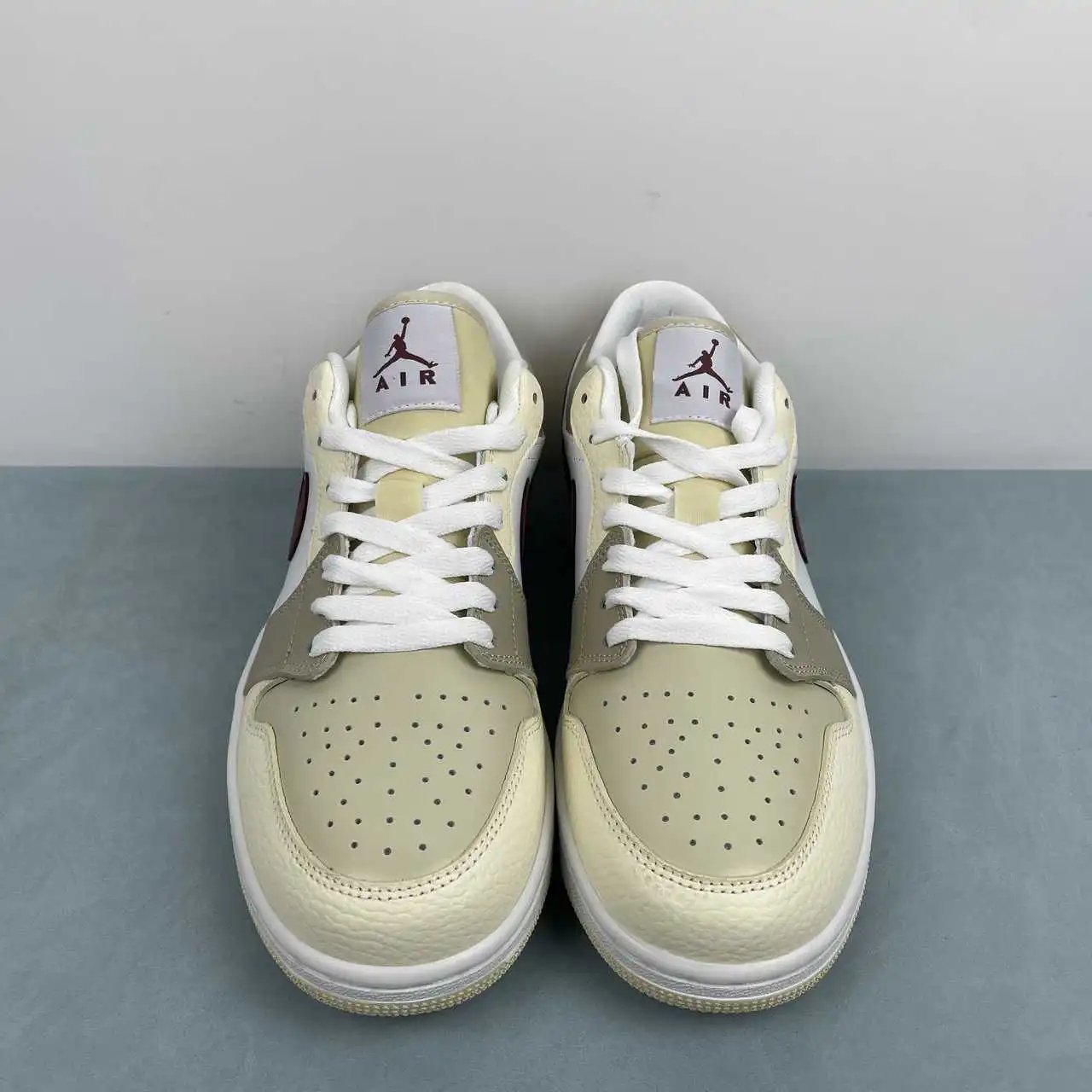 Air Jordan 1 Low HV6530-100 thumbnail 4
